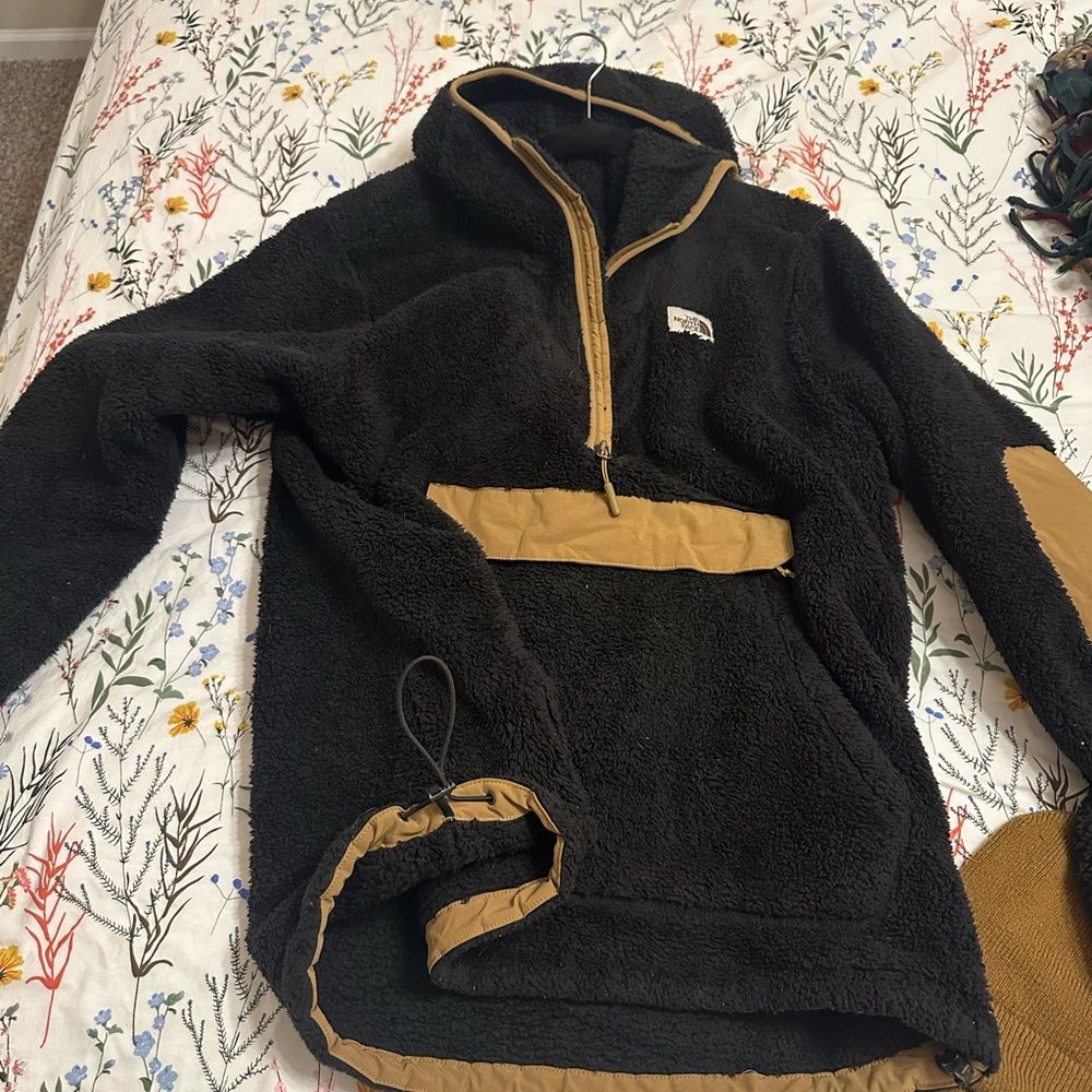 North face black and Tan Fleece Pullover